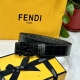 特 Fendi芬迪专柜同款 宽4.0Cm 双环正反用腰带 Ff按钉搭扣 黑色Cuoio Romano皮革材质 反面面料带有烟草黄和黑色Ff图案 四方金属饰面 时