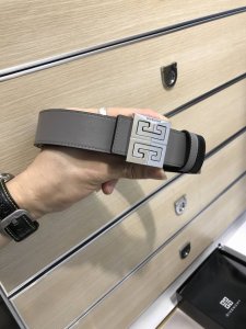 配送专柜包装 打孔针 批 宽35Mm，原单进口小牛皮 头层牛皮，搭配原单钌钯电镀Gg扣，手感.油边近乎完美，原产皮料定制，质感无可挑剔，出众的细节，高清实拍，货