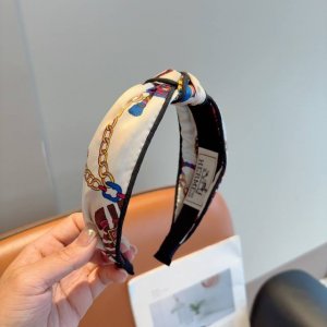 配包装 Hermes 爱马仕 火爆定制款发箍，网红同款 进口真丝面料， 出口订单、细节全部实拍！特制面料非常显质感！