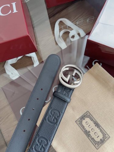 Gucci 经典全皮压花宽度4.0Cm 专柜新版Logo横标，原版进口南非皮底，精品双G铜扣 高端品质，不惧对比。