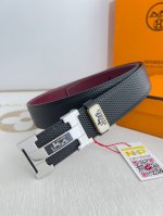 品名： 爱玛仕.Hermes腰带 皮带 原单 型号：挂扣，经典纯钢材质扣头，双面头层牛皮，图片实物拍摄 材料：双面头层牛皮，挂扣系列，纯钢材质扣头，钯镀电镀工艺