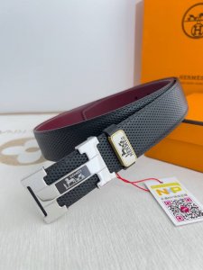 品名： 爱玛仕.Hermes腰带 皮带 原单 型号：挂扣，经典纯钢材质扣头，双面头层牛皮，图片实物拍摄 材料：双面头层牛皮，挂扣系列，纯钢材质扣头，钯镀电镀工艺