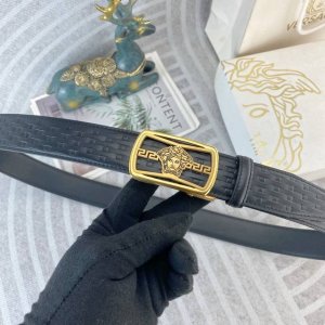 范思哲 特种皮腰带自动带系列 ，原厂五金精品不锈钢扣，手感柔软舒适 宽3.5Cm。