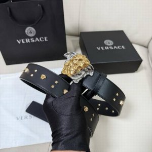 特 范思哲 宽4.0Cm 新款 光滑的皮带 饰有圆形铆钉以及Medusa装饰 配有立体Medusa搭扣 Medusa搭扣 Medusa金属饰件 铆钉缀饰