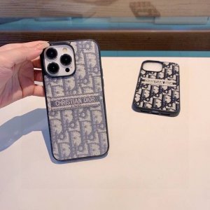 新品上架 Dior刺绣布艺全包手机壳 型号：为了不出现报错型号，请打开本机查看手机设置显示的型号 Iphone16系列更新 Iphone16Pro Max 6.