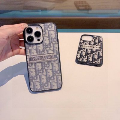 新品上架 Dior刺绣布艺全包手机壳 型号：为了不出现报错型号，请打开本机查看手机设置显示的型号 Iphone16系列更新 Iphone16Pro Max 6.