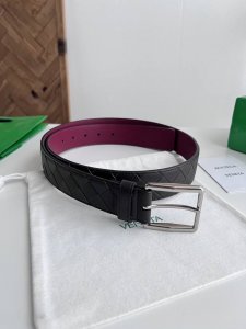 Bv 2026最新款男士编织腰带 纯手工Intreccio大格子编织 双面意大利小牛皮搭配微复古银色针扣 侧面有标识 皮带宽度35Mm 颜色: 方糖咖 波尔多酒