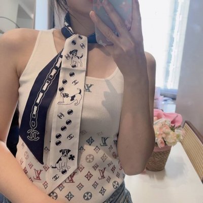 Chanel23P小狗丝带，专柜同款，可当小围巾，绑头发，绑手袋，绑在手腕装饰！多功能随便你搭配！双面斜纹真丝！规格6*120！