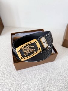 品名 巴宝莉.Burberry腰带 皮带 原单 型号 挂扣 经典纯钢材质挂扣 实物拍摄 头层牛皮 材料 百分百头层牛皮 保证真皮 双面可用专柜同等质量 经典双面