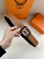 特 HermèS 爱马仕皮带 原单品质 进口头层牛皮 手掌纹搭配黑色平纹底 38Mm宽 搭配官网经典了珐琅扣 银扣