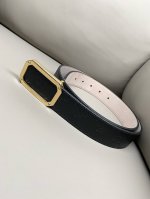 Gg 古驰 3.5宽度 进口牛皮热压花 精致五金 高端品质定制 新季来临 典藏设计中的标志性元素于 早秋系列焕发新意。这款腰带选用镂空设计增添几分个性