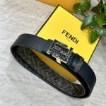 Fendi 芬迪 专柜同款 宽4.0Cm 双环正反用腰带 F按钉搭扣 黑色Cuoio Romano皮革材质 反面面料带有烟草黄和黑色Ff图案 黑色珐琅金属饰面