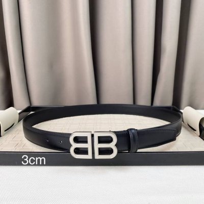Alenciaga Bb 窄版腰带 这款bb 版腰带来自balenci设计细节，正面扣、打孔式细节3.0Cm 男女均可佩戴