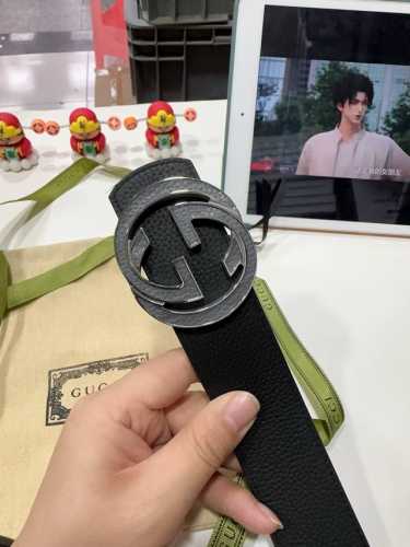 高端品质，实物拍摄 特 配全套包装 品牌：Lv海外原单 扣头材质：精品实心钢扣 带身材质正面：40Mm宽度采用双面进口原版皮腰带，真空电镀五金扣头实物拍摄一等一