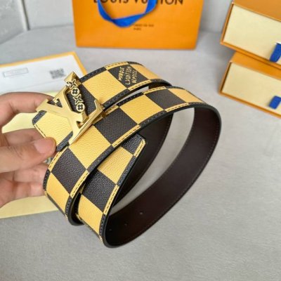 圖片包裝10 寬：40Mm 驢家新品 今季男士新品腰帶 訂製帆布大方格面料襯托棕色小牛皮 搭配最新款四葉草元素五金 多色選 雙面用