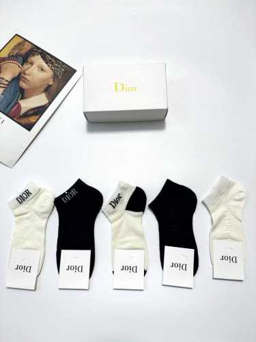 爆款回货 配包装 一盒5双 Dior 迪奥 经典字母Logo 超薄船袜，纯棉 短袜空调袜 Ins爆款！专柜在售Ing 原单货！高版本 ～好看到爆炸 ！酷妹潮人必