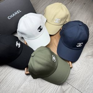 特价 C家 Chanel 2025新品双面鸭舌帽 延续了Chanel一贯的素雅简约的风格 内敛含蓄却又热情洋溢 正品开模 非常百搭 男女通用 亲们可以看细节 车