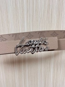 当季新款，3.0宽双面卡其色进口牛皮一面激光，搭配精品铁丝扣，