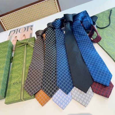 G家专柜新款 Gg标识印花领带 男士领带，稀有采用经典小G Logo提花展现精湛手工与时尚优雅的理想选择，这款领带将标志性完美的结合，以时尚搭配手法演绎的更显雅