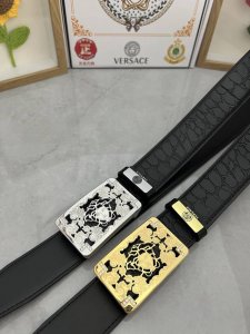 品名：Versace.范思哲 材质：原单牛皮腰带 百分百头层牛皮腰带保证真皮，24K纯钢扣，专柜原单品质、做工精细，时尚大牌，送人自用首选包装： 请认准如图专柜