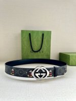 宽度4.0Cm Gucci 米奇动漫图案是Gucci的标志性元素之一，在这款配饰中焕新演绎为卡通风格设计。这款腰带融合了经典米奇元素和双G图案，突显品牌悠久的设