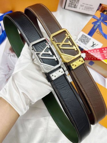 皮带：Lv..路易..威登顶级复刻. 腰带：原单品质百分百头层牛皮，保证真皮。雕花镂空镶钻石设计24K纯钢扣.永不掉色进口原厂小牛皮纹路.油蜡工艺双面两用专柜同