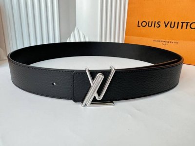 Lois Vuitton 路易威登 男士腰带 原厂荔枝纹 黑色小牛皮平纹底，真空电镀钯金光面扣，双面可用 简约时尚 奢华有内涵 值得拥有！宽度4.0Cm