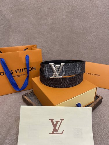 Lv.路易威登 全套包装 宽度 40Mm宽度 正品一体铸造五金钢扣 原厂皮料 双面原厂定制进口面料 可送礼自用不错选择