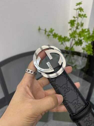 特P180 Gucci专柜同步原单品质进口小牛皮革！宽度：4.0Cm、品牌标志性的双G标识经重新诠释后、以光彩夺目的复古风格呈现出独特的一面！