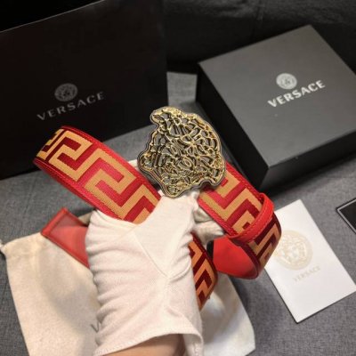 范思哲 宽4.0Cm 新款 Versace此款皮带配有镂空Medusa金银丝搭扣，搭扣四周环绕Greca图案。