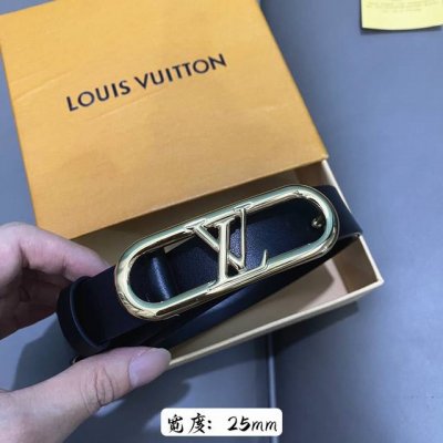 L0Uis Vuitt0N 女士原單腰帶 寬度25毫米 雙面小牛皮平紋 柔軟的小牛皮做底 搭配細緻華麗的字母搭扣