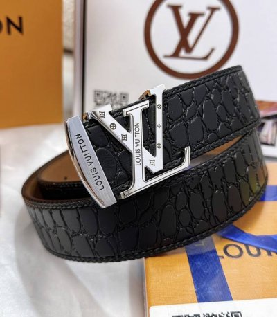 皮带：Lv..路易..威登顶级复刻. 腰带：原单品质百分百头层牛皮，保证真皮。雕花镂空工艺.真空电镀.永不掉色.24K纯钢扣纯手工编织系列双面可用专柜同等质量，