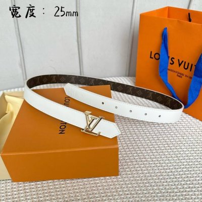特P160 寬度：25Mm 驢家女士腰帶 寬度2.5Cm 經典色系咖啡花+小牛皮平紋底 配經典字母五金 雙面都可以戴 時尚 大方