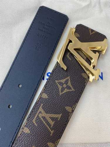 配全套包装礼盒 Lv 代工厂货品 4.0宽度 正品一体铸造五金，原厂皮料。