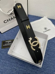 品牌 香奈儿女带 特 描述 双面原版皮可调节式皮带，小牛皮材质，配有钯金色和银色钢金属扣 牛皮材质 不锈钢 香奈儿扣 3.0厘米 意大利制造 腰带为意大利尺寸，
