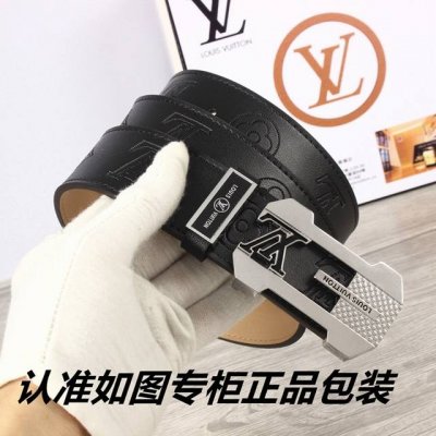 品牌：Lv.路易威登原单 型号：原单！请认准如图专柜包装 等级：意大利进口百分百头层牛皮，Lv.路易威登，水波纹系列，世界著名奢侈品品牌。进口头层牛皮，国外专柜