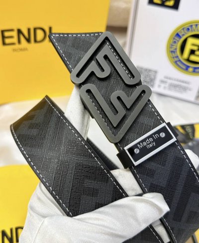 皮带：Fendi.芬迪..顶级原单复刻. 腰带：百分百头层牛皮，保证真皮。双层Ff斜面磨砂烤漆24K纯钢扣材质，永不掉色纯手工一针一线缝制小牛皮正反双面使用商场