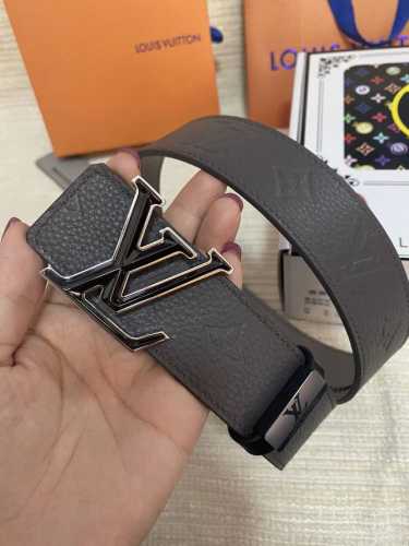 品名：Lv..路易..威登原单 材质：原单牛皮腰带 百分百头层牛皮腰带保证真皮，24K纯钢扣，专柜原单品质、做工精细，时尚大牌，送人自用首选 包装： 请认准如图