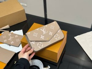 配折叠盒 Size：22*13Cm Lv 三件套 最好用最方便的一款 三合一包包 质量全面升级 原版布内里