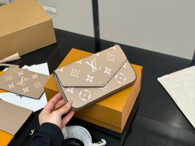 配折叠盒 Size：22*13Cm Lv 三件套 最好用最方便的一款 三合一包包 质量全面升级 原版布内里