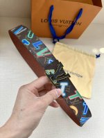 Lv皮带与nba联名合作款 宽度40Cm 全新帆布配有彩色nba字样 衬托与颜色相呼应小牛皮 搭配精密新款搭扣 更多细节请看实拍图