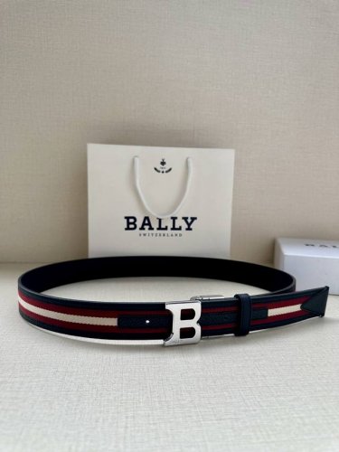 bally(巴利) 专柜新款 男士休闲布配皮双用腰带 宽3.4Cm这款帆布腰带饰以蓝色和奶油色迷幻火车条纹，搭配蓝色皮表面，B字 搭扣更显纤细，采用钛金属色调亮