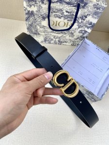 特 宽度3.0Cm Dior 迪奧 爆款平面無線帶身 Saddle两面头层牛皮皮带。 光亮金属“Cd”标志 採用進口雙面頭層牛皮