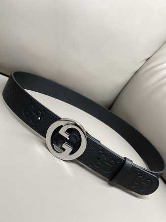 Gucci Biondie 系列 4.0进口牛皮热压技术 这款腰带以黑色皮革匠心打造 缀饰几何造型扣互扣双g款 - 点击图像关闭