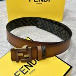特 Fendi 芬迪 专柜同款 宽4.0Cm 双环正反用腰带 Ff按钉搭扣 双色cuoio Romano皮革材质 反面面料带有烟草黄和黑色ff图案 黑色珐琅金属