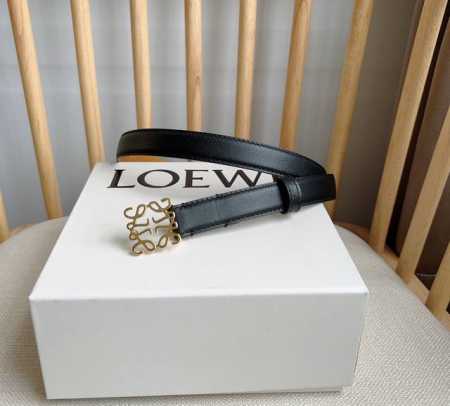 特 Loewe 罗意威 专柜最新同款腰带 平纹牛皮革腰带 配有loewe Anagram针扣 卓越的工艺 个性的造型 精美的材质 宽:2.0Cm - 点击图像关闭