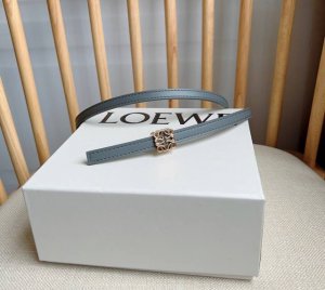 Loewe 罗意威 专柜最新同款腰带 选用光滑牛皮革双面腰带 亮面Anagram立方体针扣 五孔调节 卓越的工艺 个性的造型 精美的材质 宽:1.0Cm