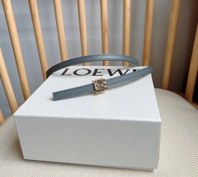 Loewe 罗意威 专柜最新同款腰带 选用光滑牛皮革双面腰带 亮面Anagram立方体针扣 五孔调节 卓越的工艺 个性的造型 精美的材质 宽:1.0Cm
