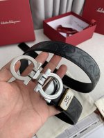 品名：菲拉格慕.Ferrgamo原单 型号：挂扣，原版经典挂扣，实物拍摄，头层牛皮 材料：百分百头层牛皮，保证真皮。双面可用专柜同等质量，带身压经典花纹，经典黑