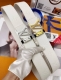 皮带：Lv.路易威登顶级复刻- 腰带：原单品质百分百进口原厂头层牛皮，保证真皮。雕花镂空设计浮雕工艺.真空电镀.永不掉色.24K纯钢扣头层小牛皮.白色皮带.荔枝
